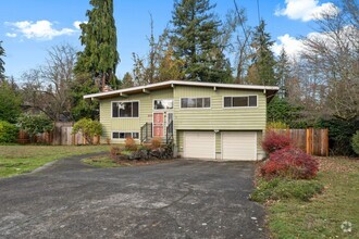 Building Photo - ONE MONTH's RENT OFF!! Updated 4 bed/2.5 b...