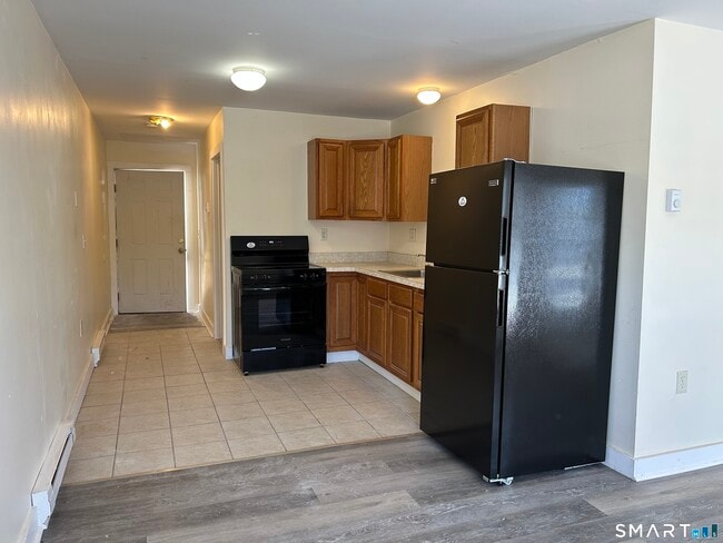 Building Photo - 166 Norwich Ave