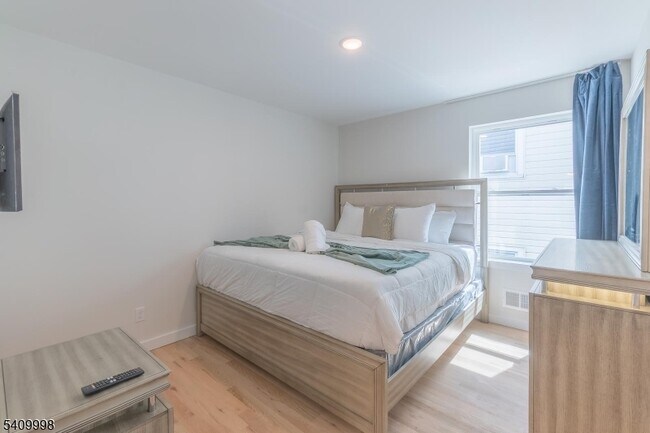 Building Photo - 116 Brookdale Ave