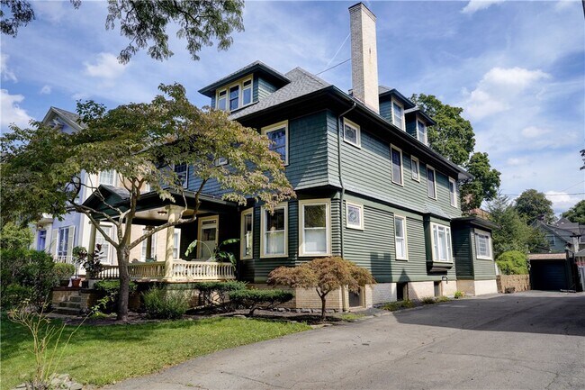 Building Photo - 18 Sibley Pl