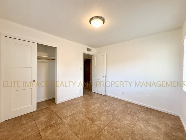 Building Photo - 5621 E Lester St