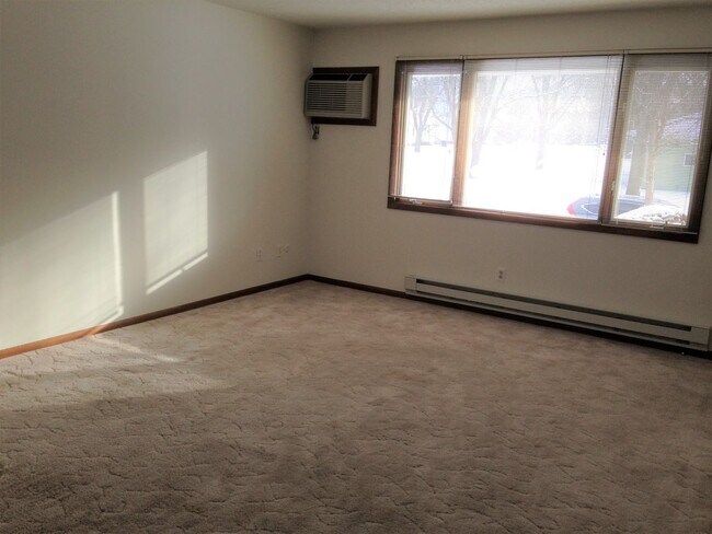 Building Photo - Continental