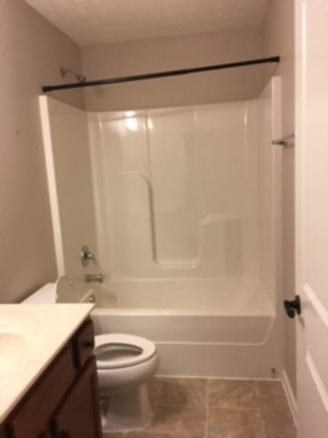 Building Photo - 321 Lauren Cir Dr