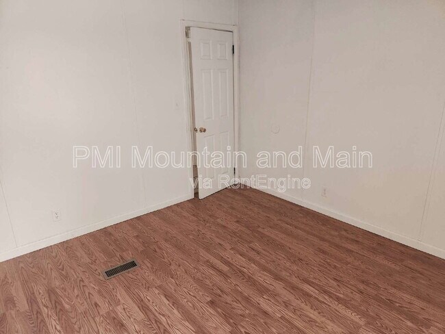 Building Photo - 32 Misty Mountain Way