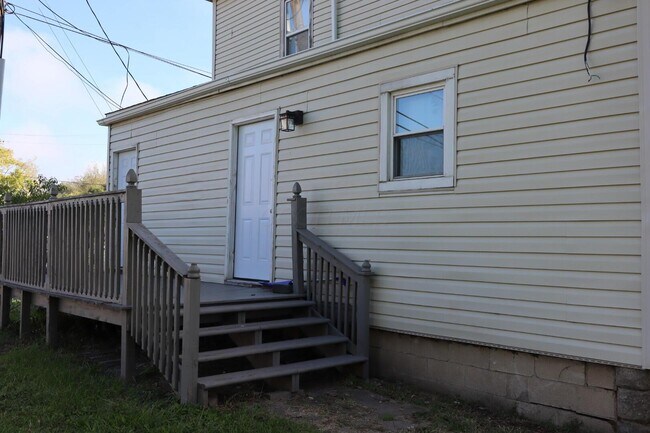 Building Photo - 2233 Groveport Rd