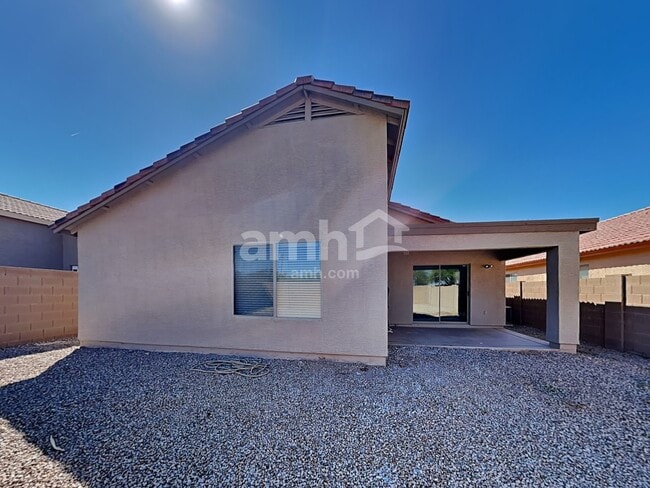 Building Photo - 1172 E Elm Rd