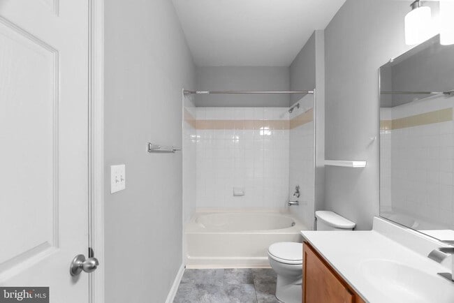 Building Photo - 4852 Eisenhower Ave