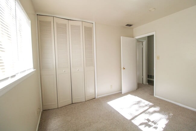 Building Photo - 10906 Lands Run St