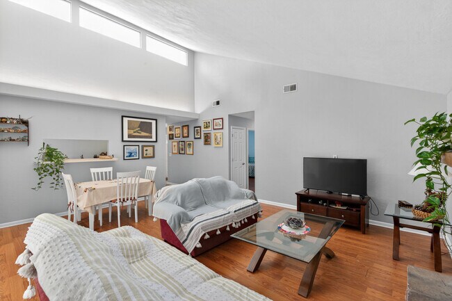 Building Photo - 4604 NW 44th Pl