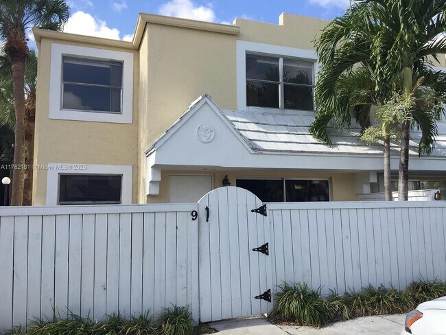 Building Photo - 4550 SW 68th Ct Cir