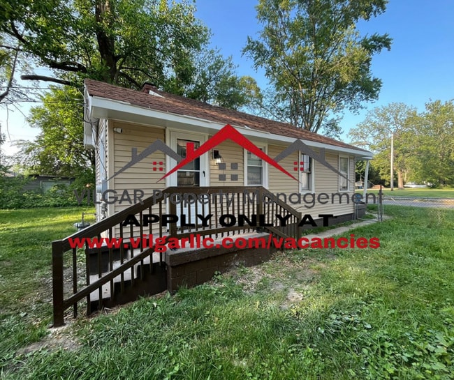 Building Photo - This keen & clean 2 bed / 1 bath ranch-sty...