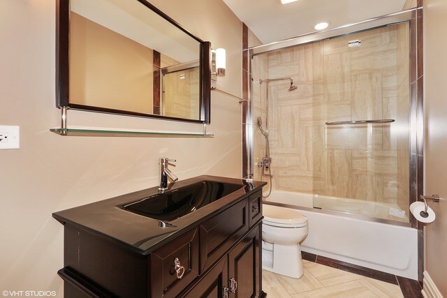 Building Photo - 2323 Douglas Ave