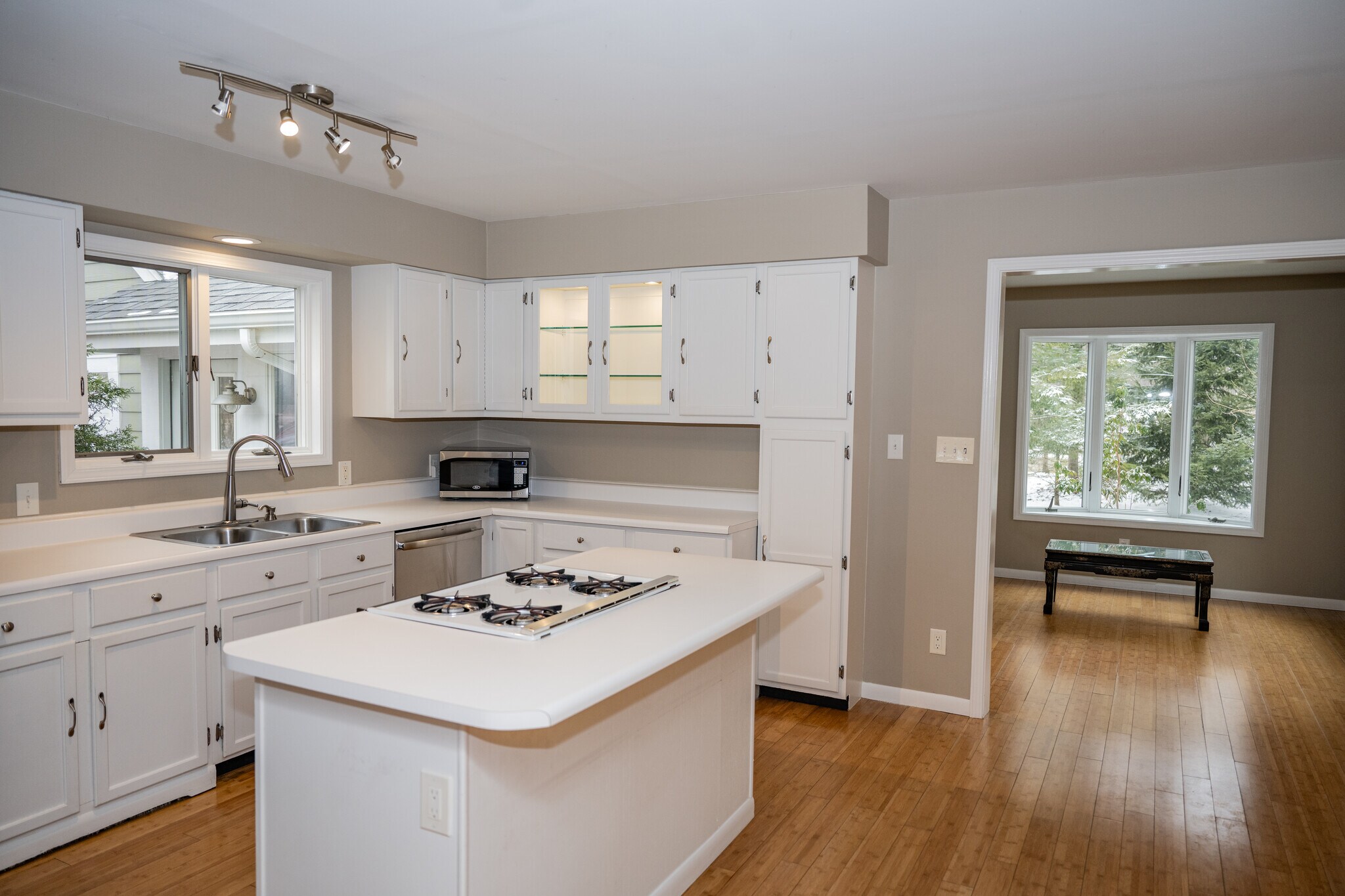Building Photo - 2335 N Arbutus Lake Rd