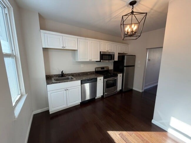 Building Photo - Beautiful Home for Rent With Some Utilities Included