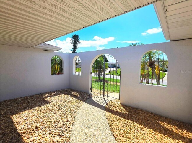 Building Photo - 1379 Cambridge Dr