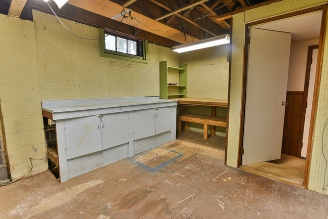 Building Photo - Quaint Single-Family Home on Sunnyside Ave