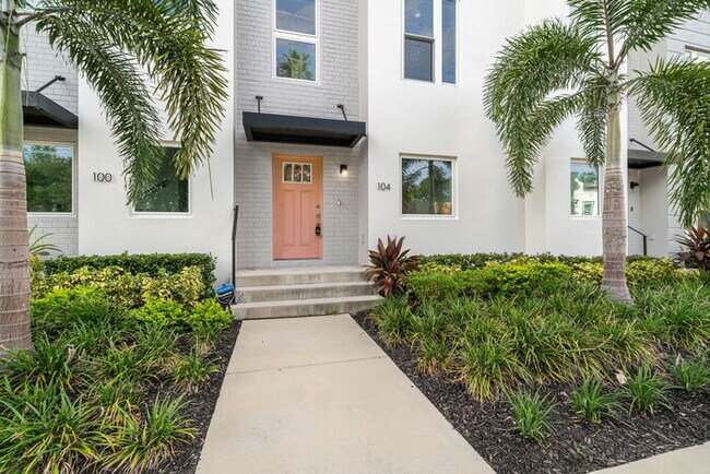 Building Photo - BEAUTIFUL Town Home For Rent in Downtown S...