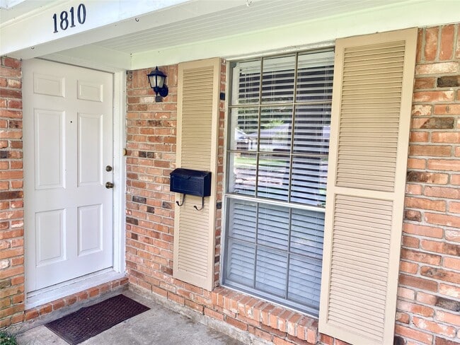 Building Photo - 1810 Mill Creek Dr