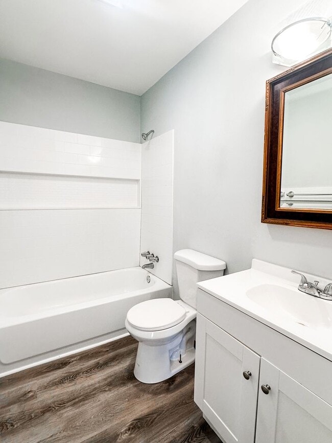 Building Photo - Renovated townhome in Great Alpharetta location