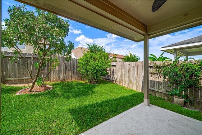 Building Photo - 18214 Almond Place Lane