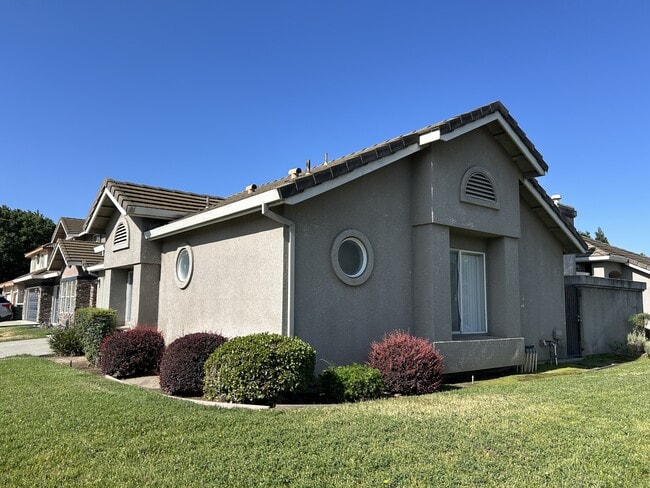 Building Photo - 1333 Glenbrook Way