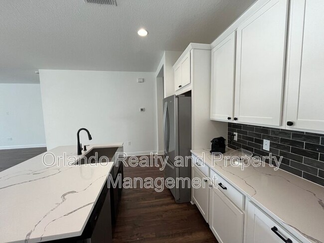 Building Photo - 737 Trillium Ct