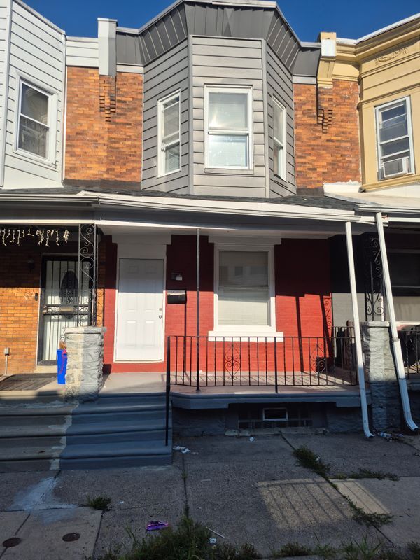 Building Photo - 114 N Yewdall St