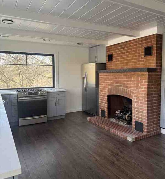 Building Photo - 506 S Martin St