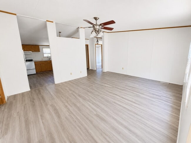 Building Photo - 120 Acorn