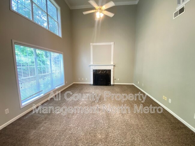 Building Photo - 550 Elgaen Ct