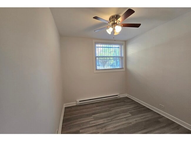 Building Photo - 732 W Roscoe St