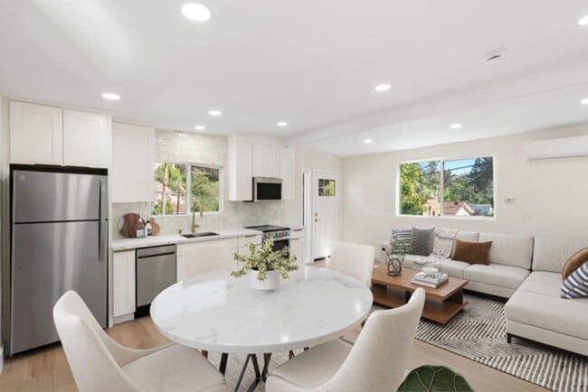 Building Photo - 3646 Curlew St