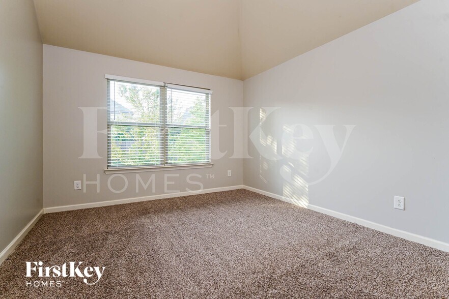 Building Photo - 624 Parkside Pl Dr