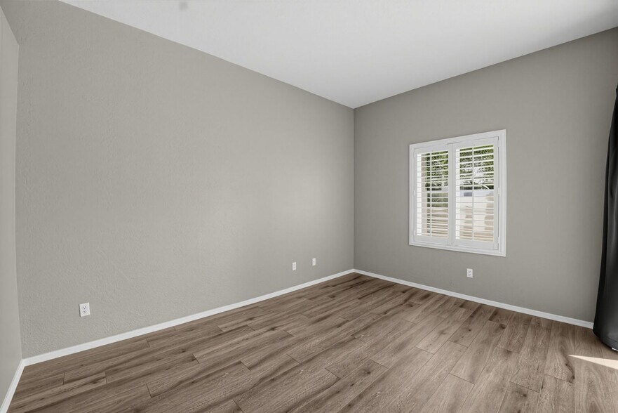 Building Photo - 205 N 74th St