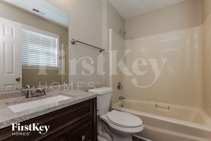 Building Photo - 3204 Faircroft Way