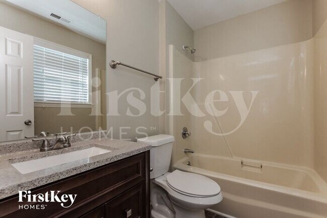 Building Photo - 3204 Faircroft Way