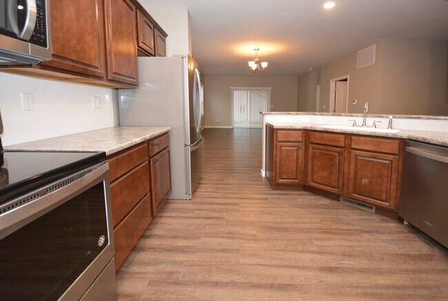 Building Photo - 512 Dearbaugh Ave
