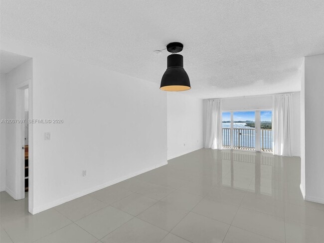 Building Photo - 300 Bayview Dr