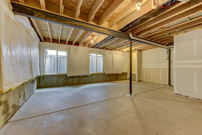 Building Photo - Beautiful 3 bed Uptown Broomfield Townhome...