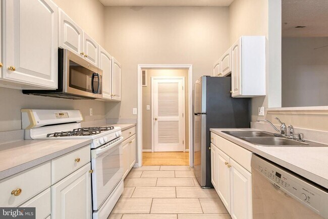 Building Photo - 8704 Natures Trail Ct