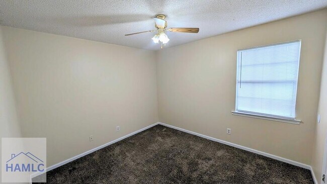 Building Photo - 1460 Flo Zechman Dr