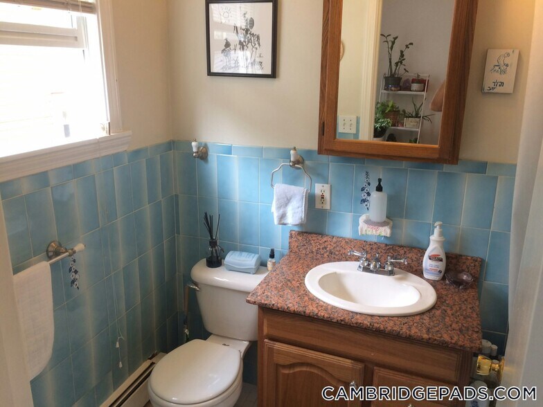 Building Photo - 1124 Cambridge St