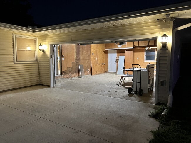 Building Photo - Newly Remodeled 3 Bedroom 1 Bathroom Singl...