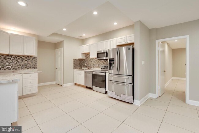 Building Photo - 7320 Bradley Blvd