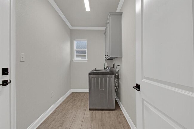 Building Photo - 5404 Black Horse