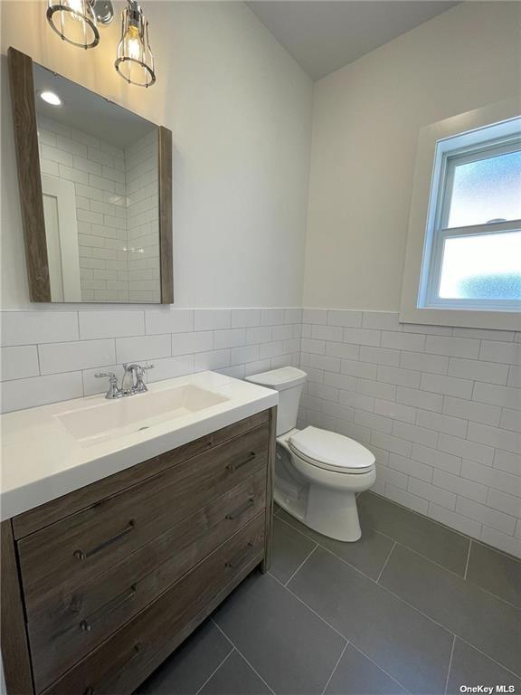 Building Photo - 3-11 Beach 87th St