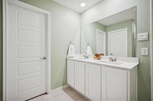 Building Photo - 907 Marigold St