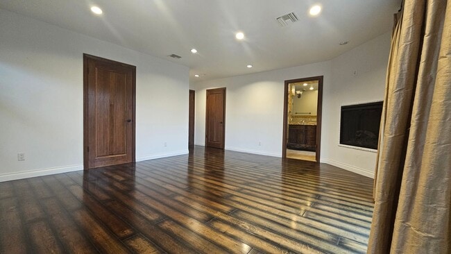 Building Photo - Exquisite 4 Bedroom + Office Single-Level Residence with Pool/BBQ in a Prime South-of-the-Bouleva...