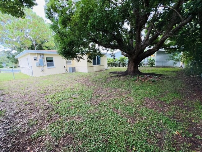 Building Photo - 1247 Davis Rd