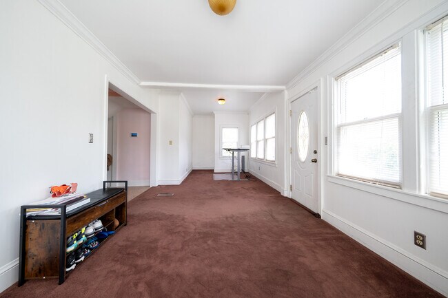 Building Photo - 1600 N Sheridan Ave